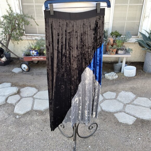 BCBG MAXAZRIA Skirt BCBG MAX AZRIA Elastic Waist NOSWT Velvet Look XS - Picture 7 of 7